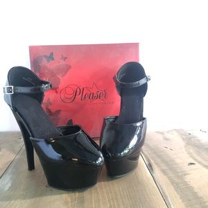 Pleaser size 8 (fits a 7) Platform Heels